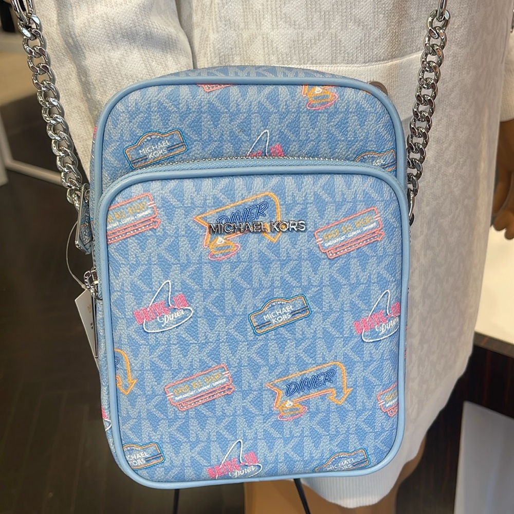 MICHAEL KORS
J Set Md Printed Signature Logo Crossbody NS CHAIN XBODY Flight
NWT - Picture 15 of 16
